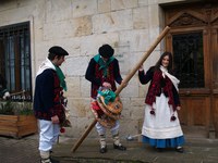 Santa Ageda dantzan ospatu dute Urdiain eta Altsasuko kintoek Santa Ageda dantzan ospatu dute Urdiain eta Altsasuko kintoek