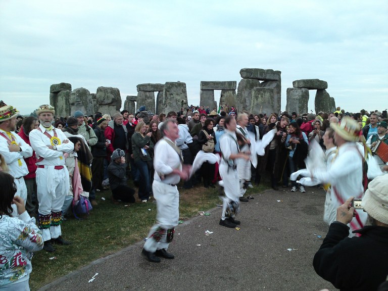 Stonehengen dantzan Udako solstizioan