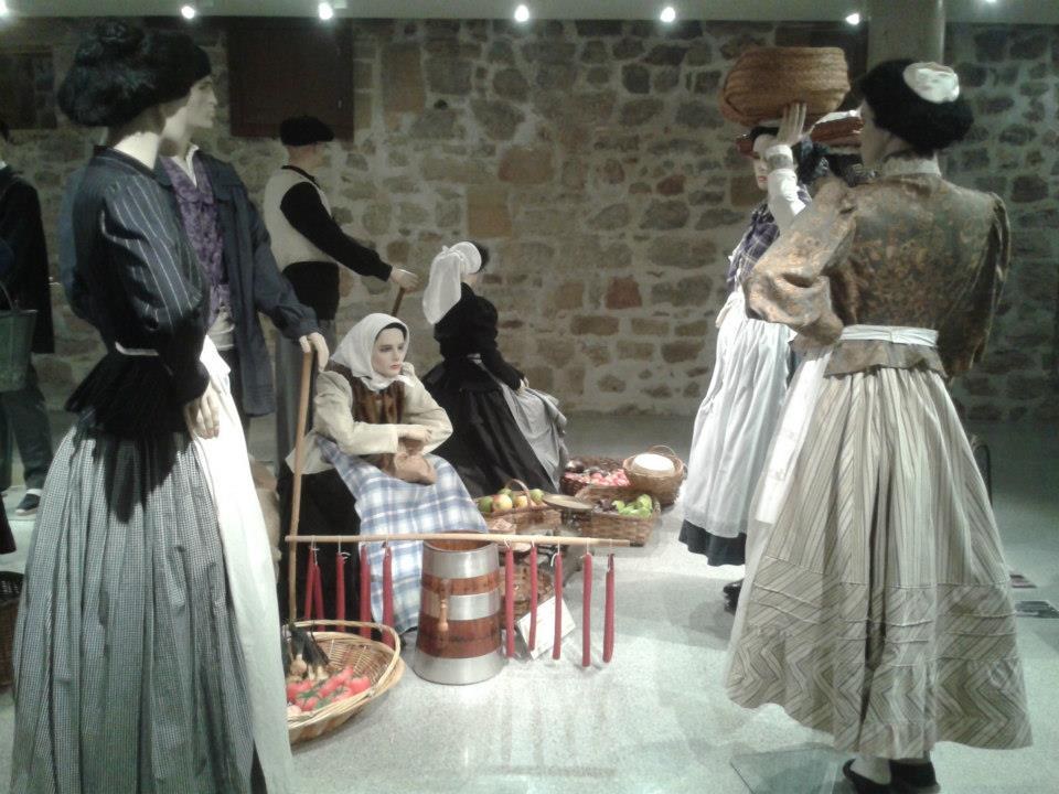 Torrekua jantzi museoa izatearen aldeko sinadurak bilketa