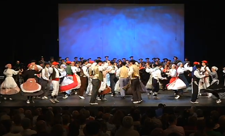 Txelurekin kantuz eta dantzan jaialdiaren bideoa osorik ikusgai