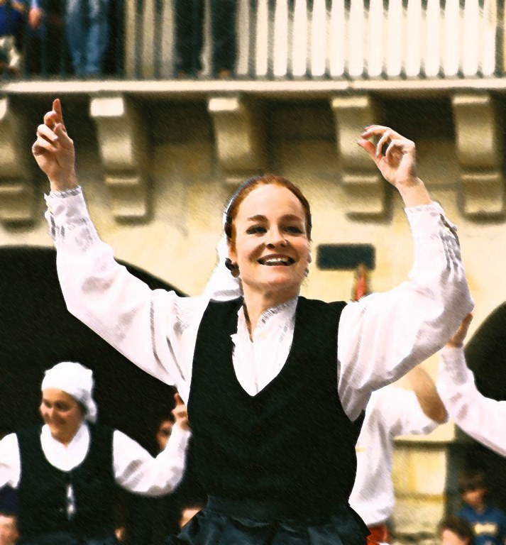 Dantza taldeak urteurrenak ospatzen