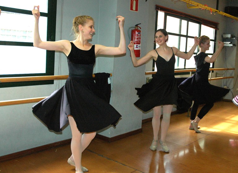 Utah-ko Unibertsitateko ballet ikasleak euskal dantzak ikastera datoz berriz