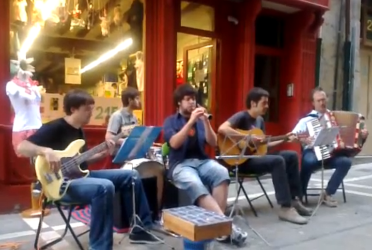 Xut-en musika sarean entzun eta erosteko aukera dago