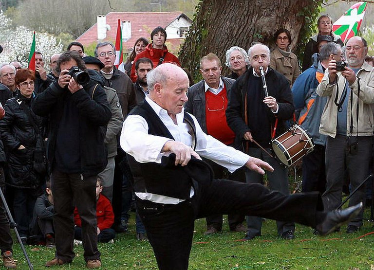 "Zabala osagarria" formakuntza programa abiatu du Iparraldeko Dantzarien Biltzarrak
