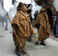 Perratzaileak, kalejira eta zortzikoa Lantzen [bideoa]