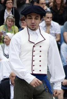 Zuberoako dantzaren teknikaz eta jatorriaz