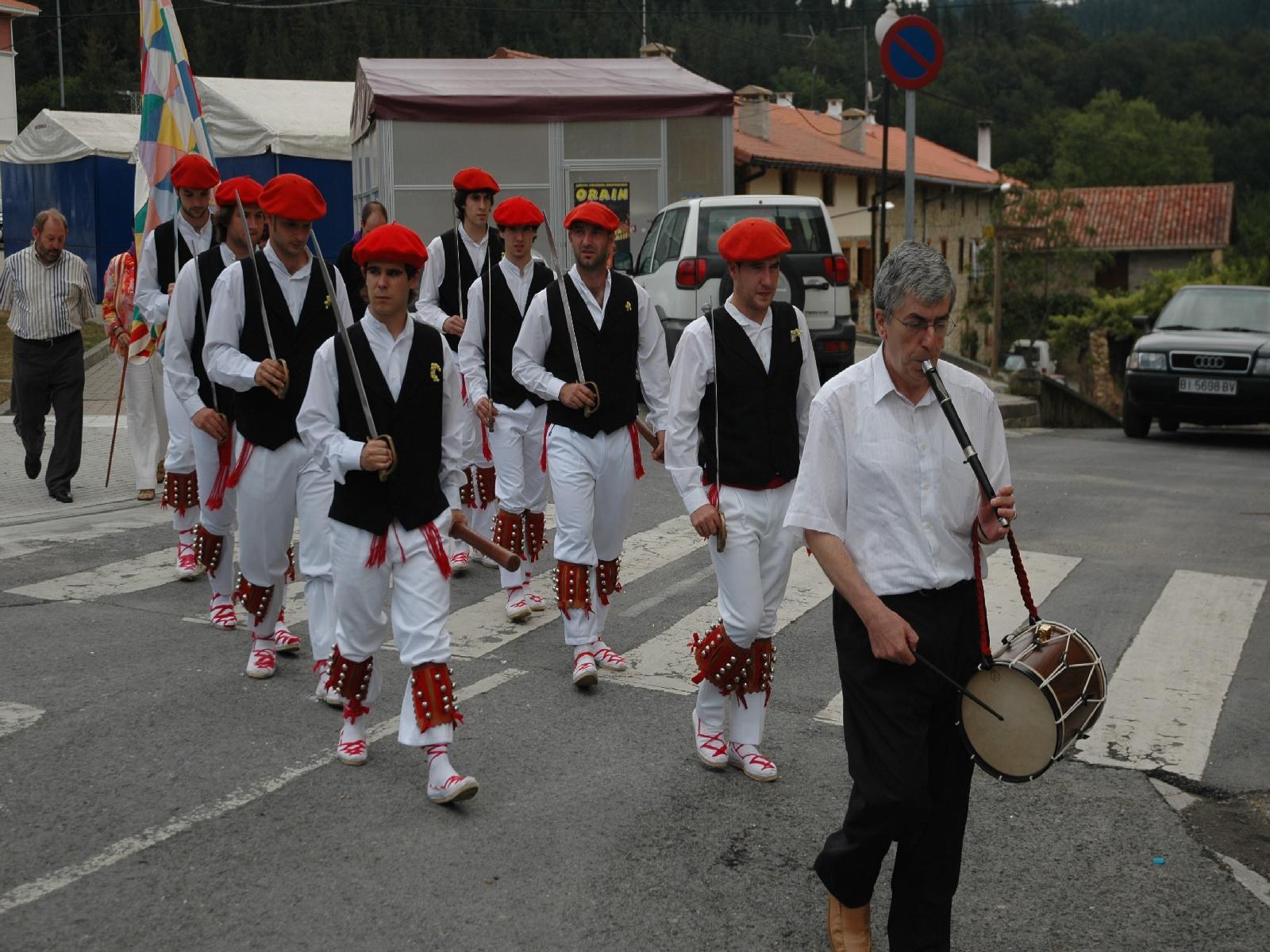 Berriz dantzari-dantza San Pedro 2005