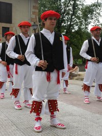 Berriz dantzari-dantza San Pedro 2005