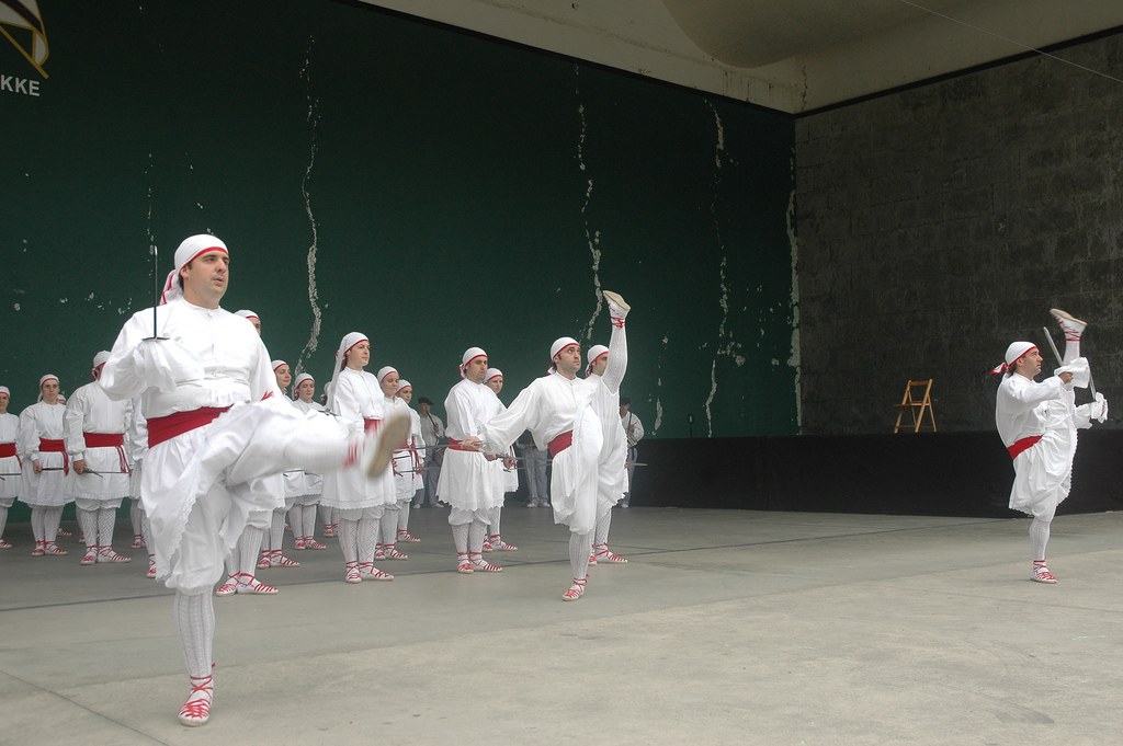 Añorga Karmen 2010 ezpata-dantza eta brokel-dantza 078