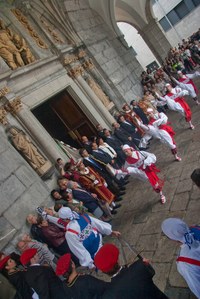 Elgoibar Errosarioko Amaren ezpata-dantza 2009 IZ 9377