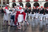 Elgoibar Errosarioko Amaren ezpata-dantza 2009 IZ 9546