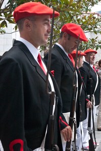 Elgoibar Errosarioko Amaren ezpata-dantza 2010 IZ 3621