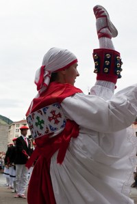 Elgoibar Errosarioko Amaren ezpata-dantza 2010 IZ 3646