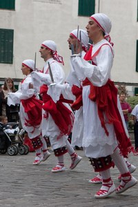 Elgoibar Errosarioko Amaren ezpata-dantza 2010 IZ 3710