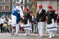 Elgoibar Errosarioko Amaren ezpata-dantza 2010 IZ 3727