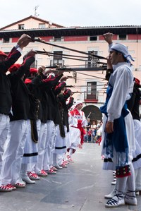 Elgoibar Errosarioko Amaren ezpata-dantza 2010 IZ 3837