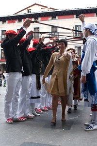 Elgoibar Errosarioko Amaren ezpata-dantza 2010 IZ 3851