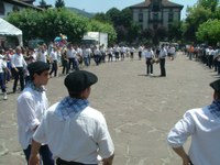 Elizondo - Baztandaren biltzarra 2006 mutil-dantzak 360