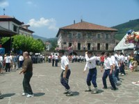 Elizondo - Baztandaren biltzarra 2006 mutil-dantzak 370