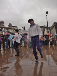 2011-07-25_Elizondo-Santiago-mutil-dantzak_Pello-SanMIllan_033