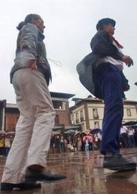 2011-07-25_Elizondo-Santiago-mutil-dantzak_Pello-SanMIllan_023