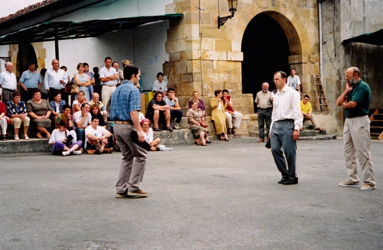 2002-08-16_Zerain-dantza-soka_001-r_1200p.jpg