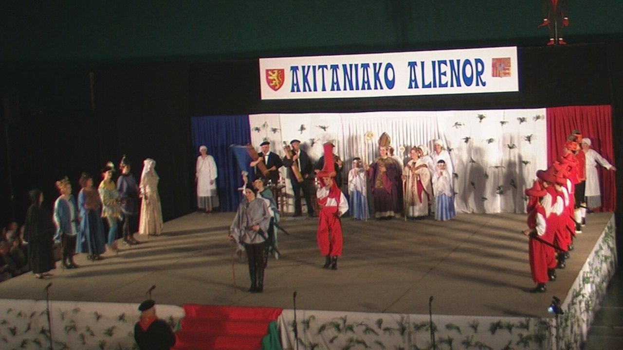 Akitaniako Alienor Trajeria 2014