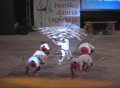 Gernikako Arbola dantza 2003 Garaiko dantzariak