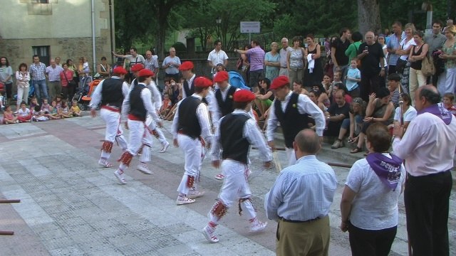 Berriz: Dantzari-dantza 2009 - 03 Ezpata-joko txikia