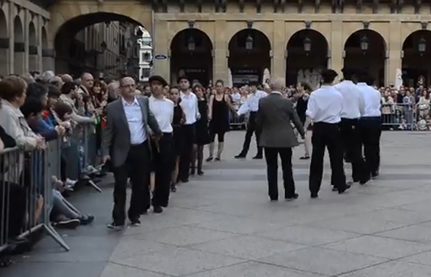 Donostia: San Joan bezpera 2013 soka-dantza