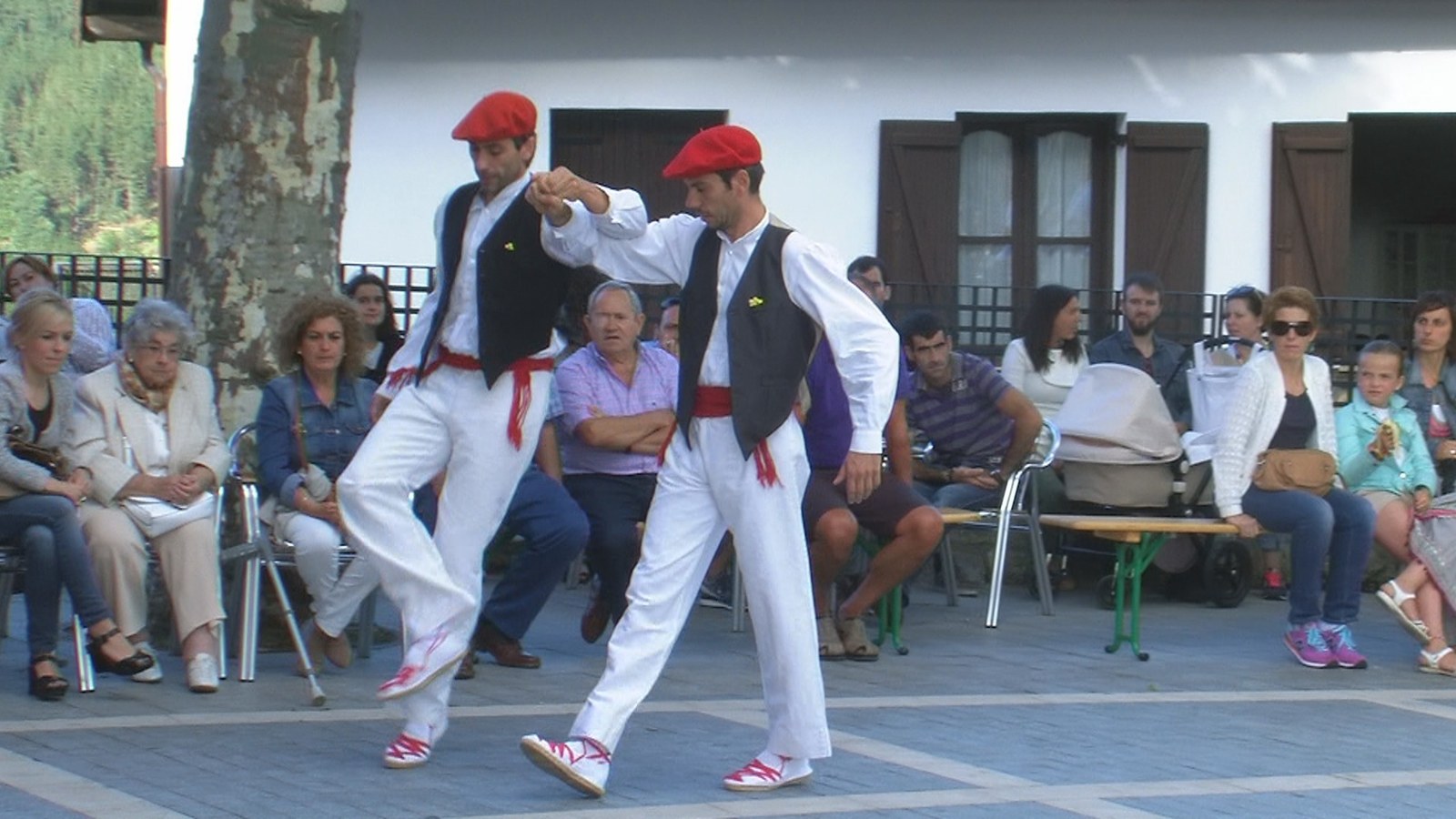 Erregelen erakustaldia Garain 2015 Ernesto Milikua eta Roberto Milikua