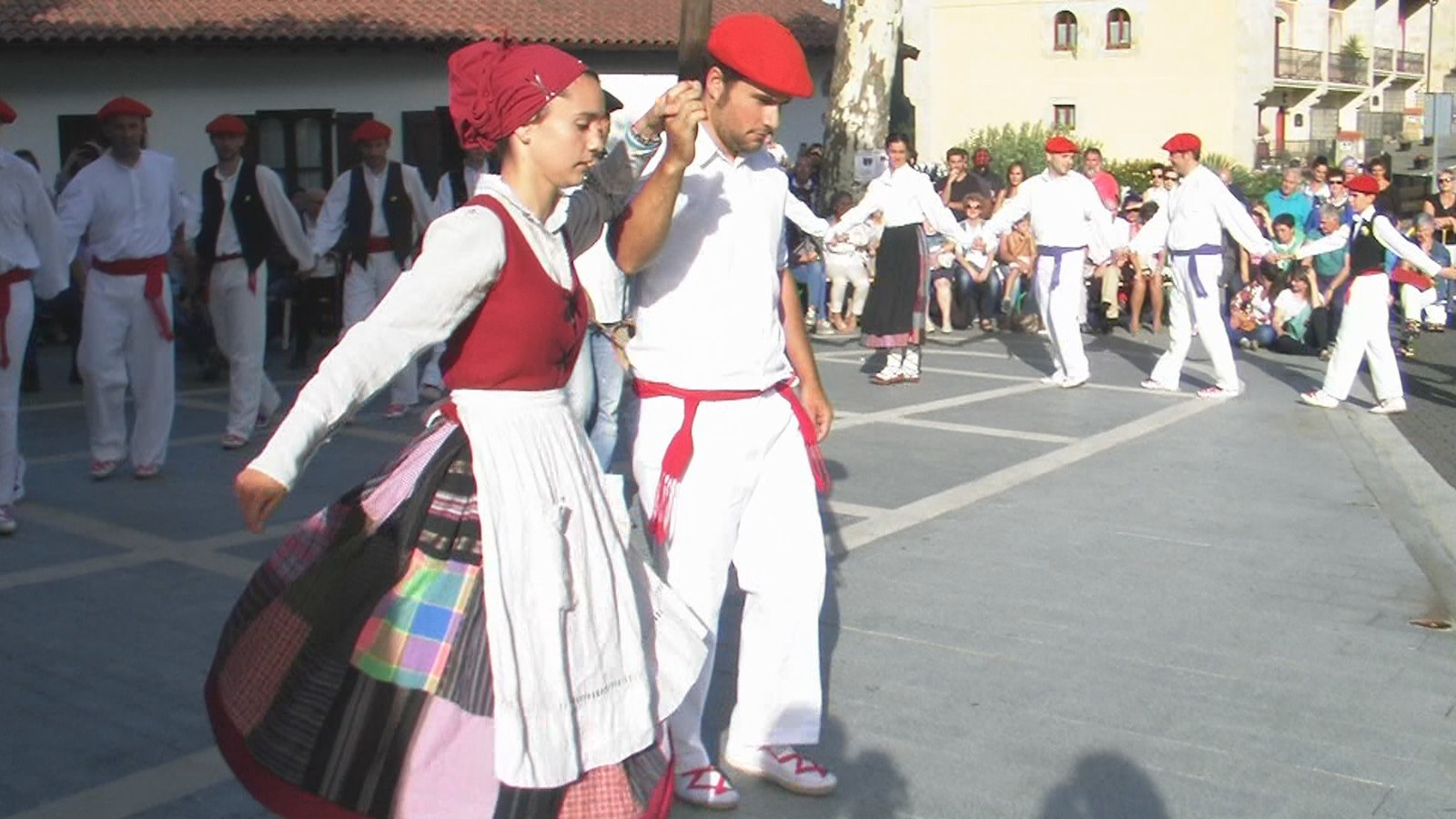 Erregelen erakustaldia Garain 2015 Irati Milikua eta Alazne Sarrigoitia