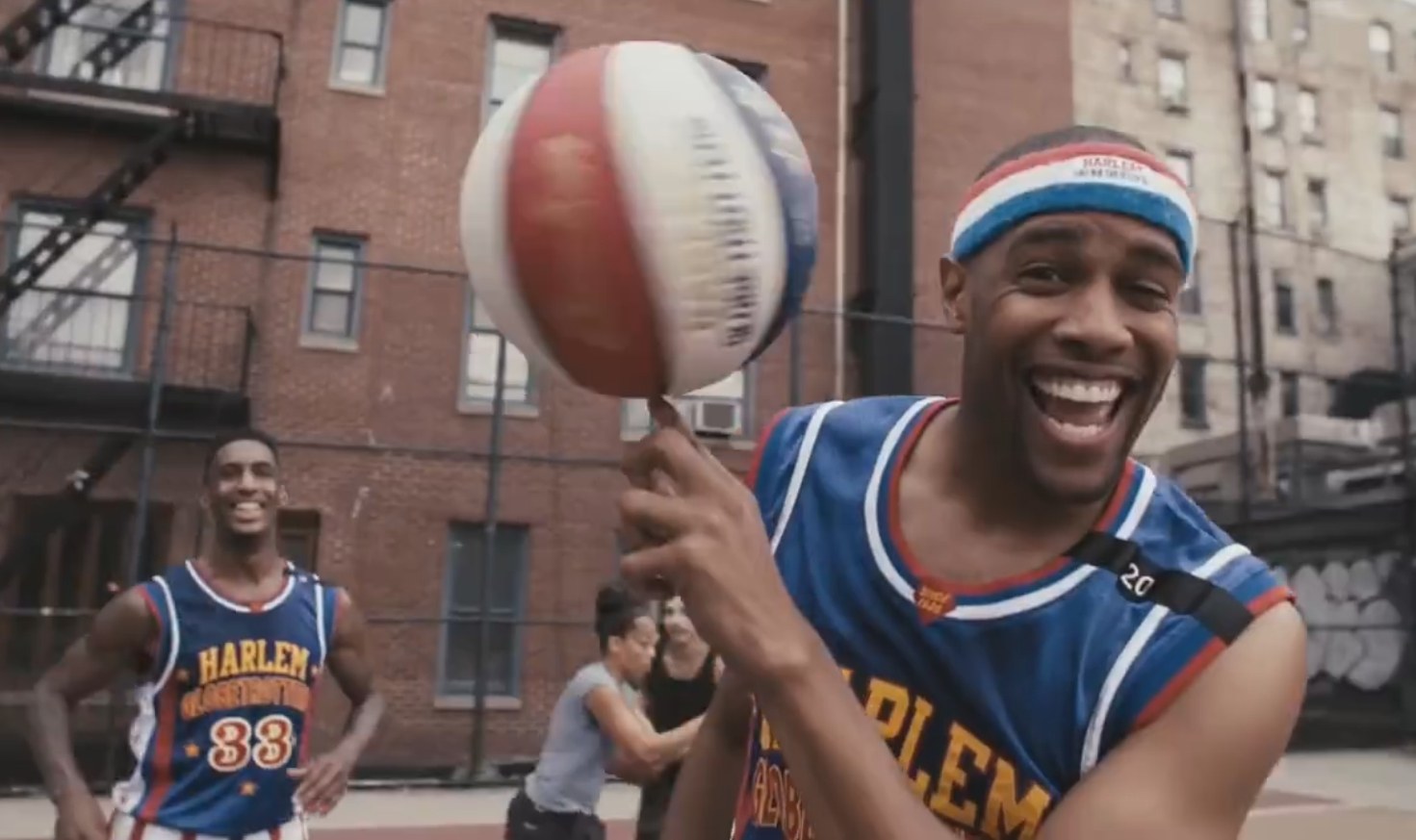 Harlem Globetrotters: Saskibaloia dantzan