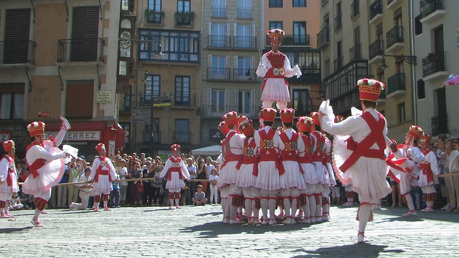 Iruñea: San Fermin Aldapakoa 2011 ezpata-dantza