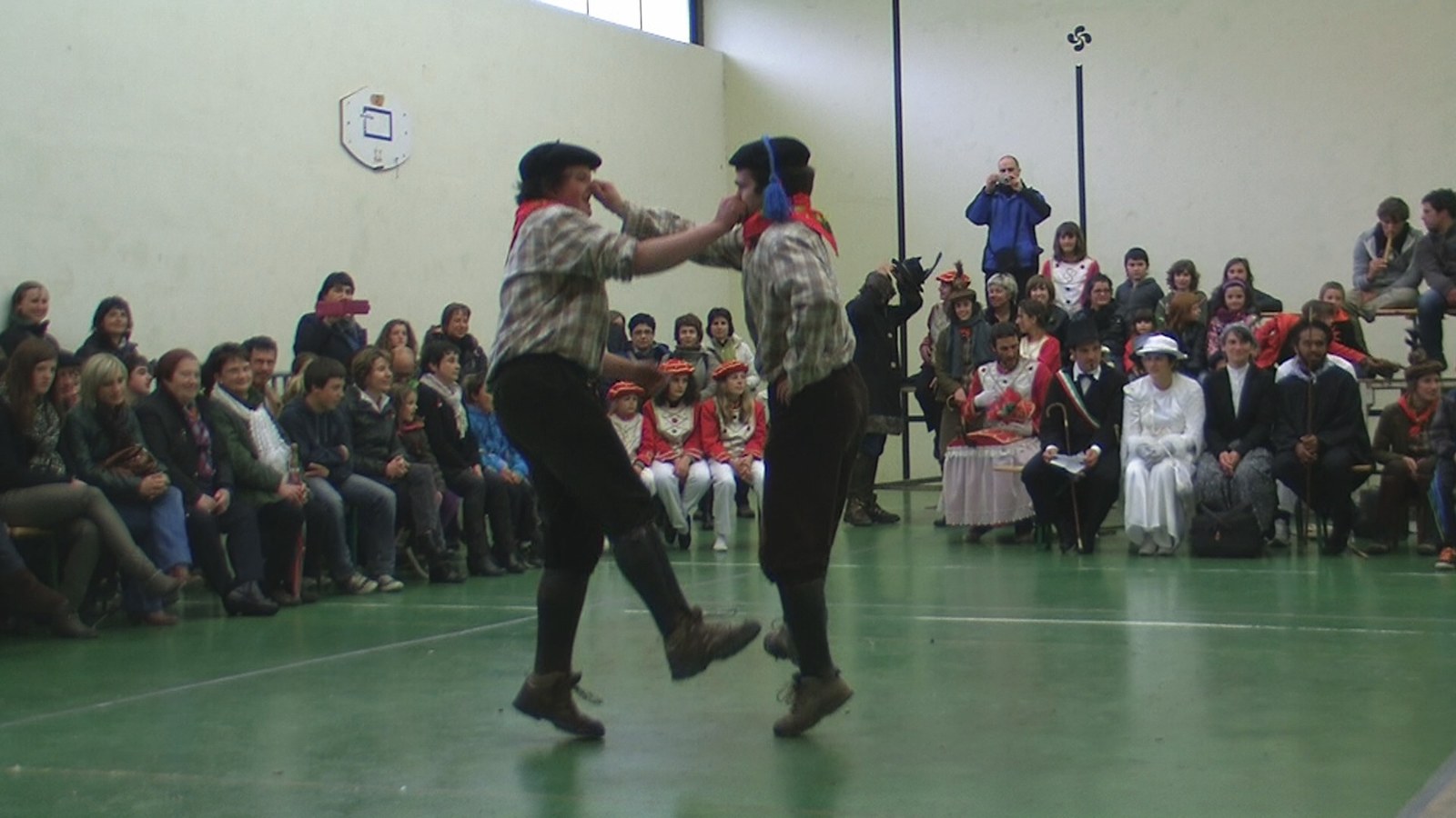 Lakarri: Gamere-Zihigako maskaradak 2013: Kerestuen dantza