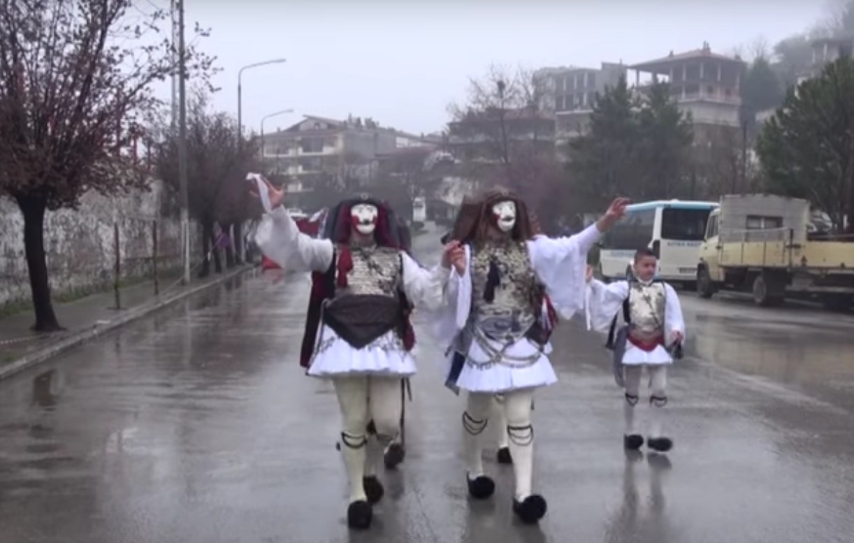 Naoussa: Inauteriak 2016 Soka-dantzak eta ezpata-dantzak