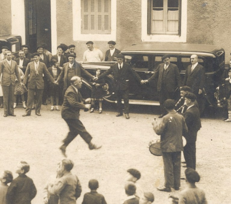 Altzako agintariak soka-dantzan 1931 Altzako agintariak soka-dantzan 1931