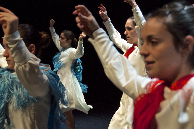 'Zuria, gure erara' dantza ikuskizuna Andoainen maiatzaren 22an