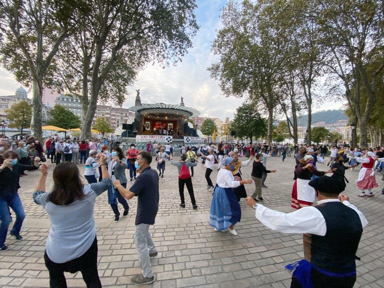 Bilbo Dantzan, euskal erromeria urriaren 16an