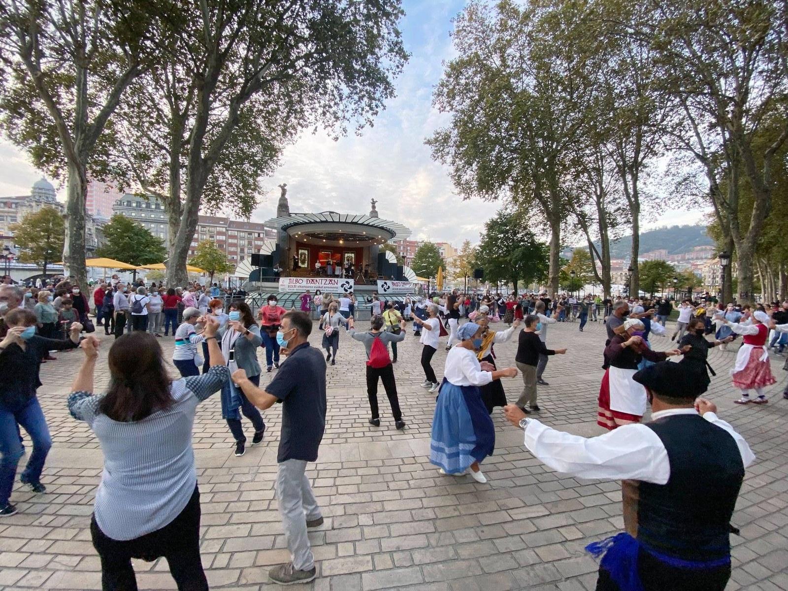 Bilbo Dantzan, euskal erromeria urriaren 16an