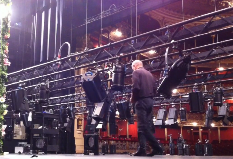 Tailerra: dantza-ikuskizunetarako argiztapen eta soinu-teknikak  Tailerra: dantza-ikuskizunetarako argiztapen eta soinu-teknikak