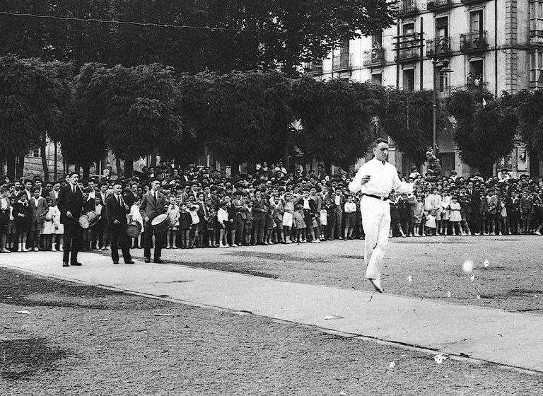 Mintegia: Zer dakigu Eibarko dantzaera zaharrari buruz?