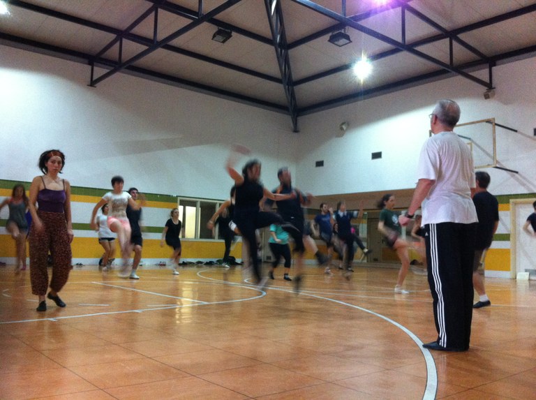 Gaztemundu dantzan 05: urratsak, aldairak eta dantzak Gipuzkoako tradizioan