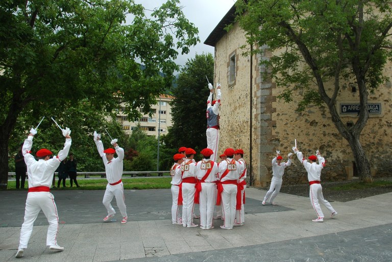 Gaztemundu dantzan 06: Xemeingo Arretxinagatik Bilboko Arriagara
