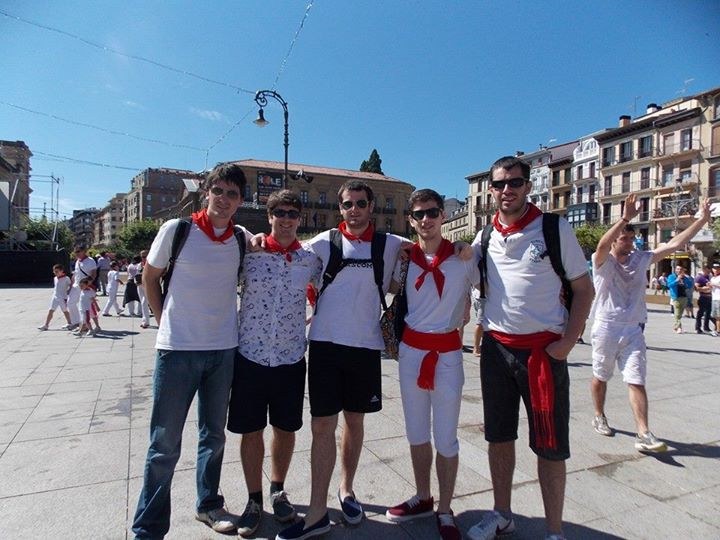 Gaztemundu dantzan 07: Amerikanuen txistulari alardea Iruñean Gaztemundu dantzan 07: Amerikanuen txistulari alardea Iruñean