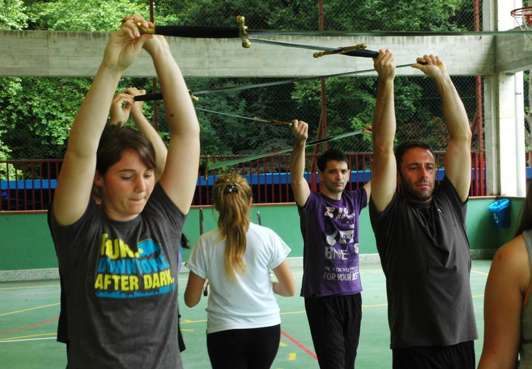 Gaztemundu dantzan 08: Ezpata-dantzak, tradizioa eta generoa