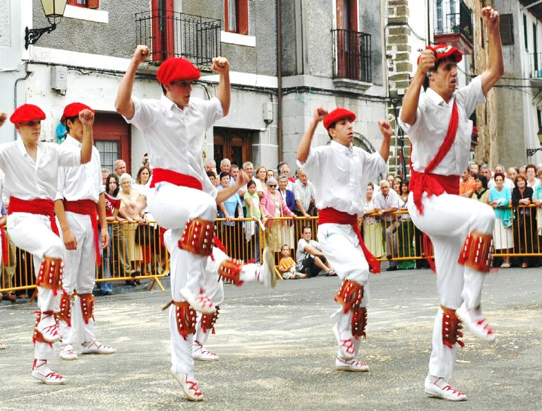 Ikastaroa: Berastegiko San Joan dantzak