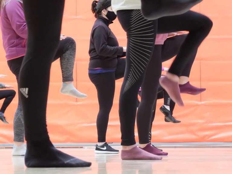 Lau urrats eta kitto, dantzan ikasteko metodoa