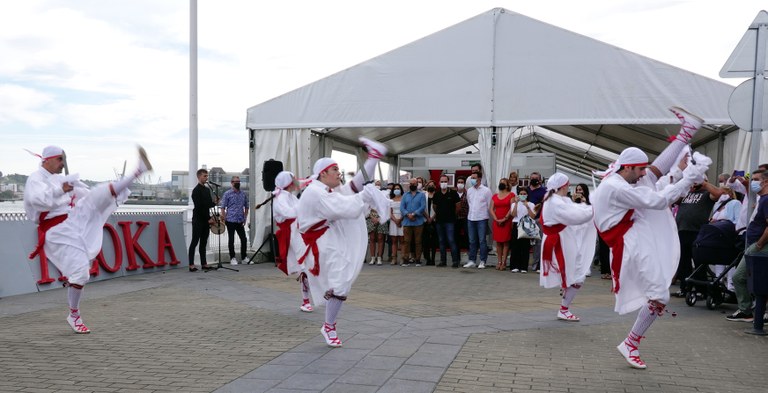 Folklore Azoka: artisautza, dantza eta musika