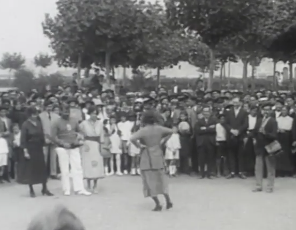 Nesken aurreskuan bukatu zuten 1921eko estropadak